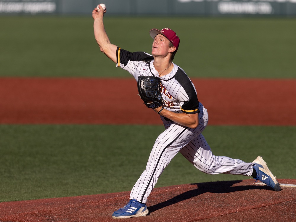 Oregon baseball completes sweep of Arizona to cap regular season